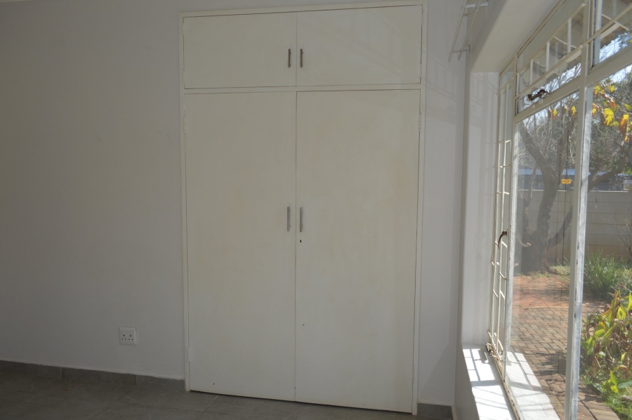 To Let Commercial Property for Rent in Flamwood North West